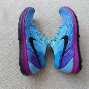 WOMENS 8.5 NIKE FREE 3.0 FLYKNIT RUNNING SHOES